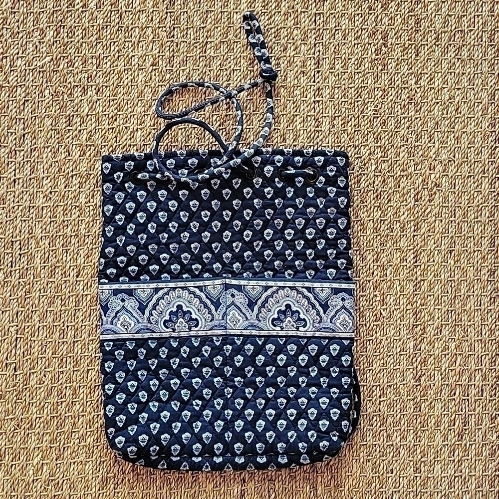 Vera BRADLEY cute blue drawstring bag backpack. Two front pockets.